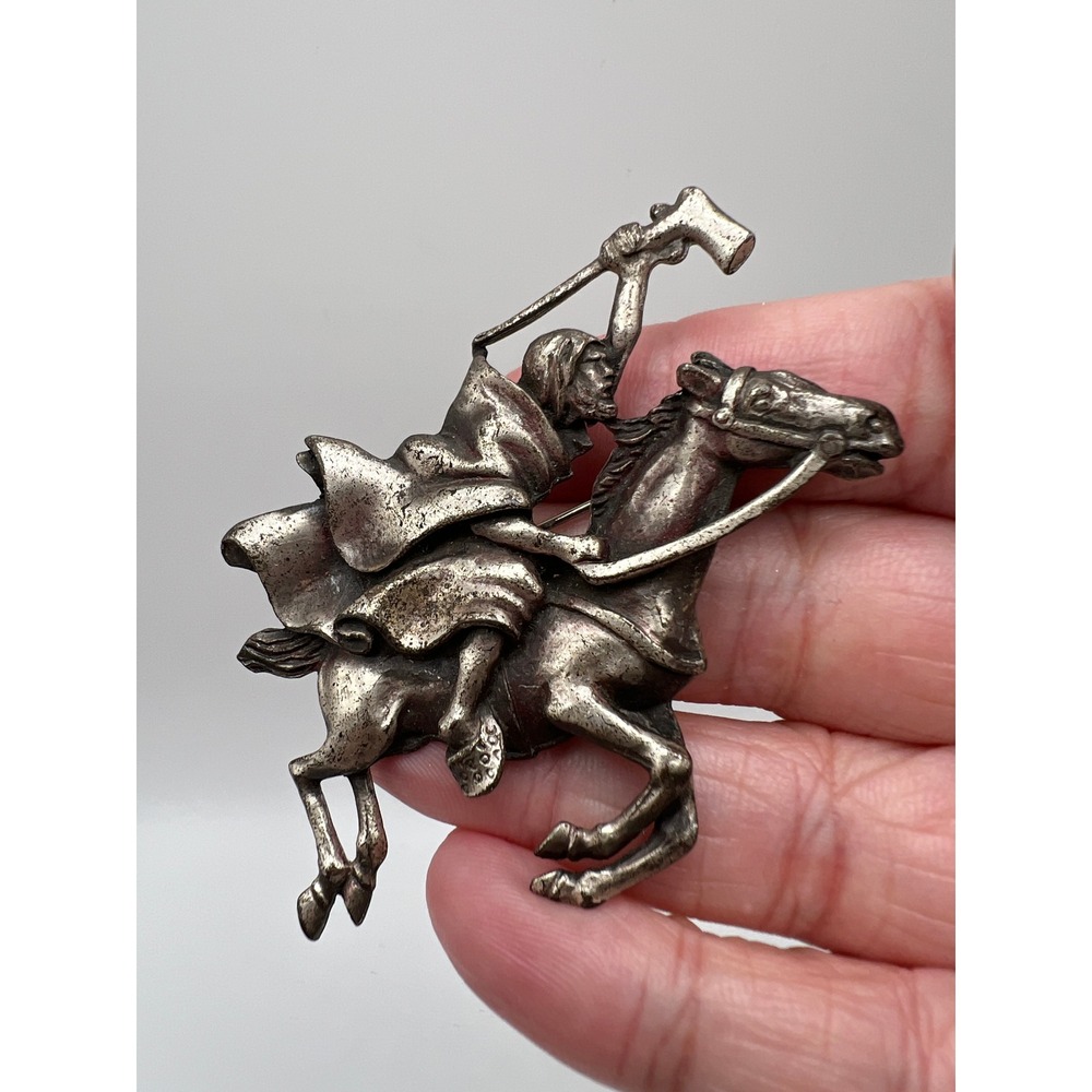 Gothic Medieval Knight on Horseback Brooch, Silver Tone Pewter - Picture 3 of 7